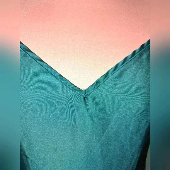 Green satin  dress - Picture 2 of 5
